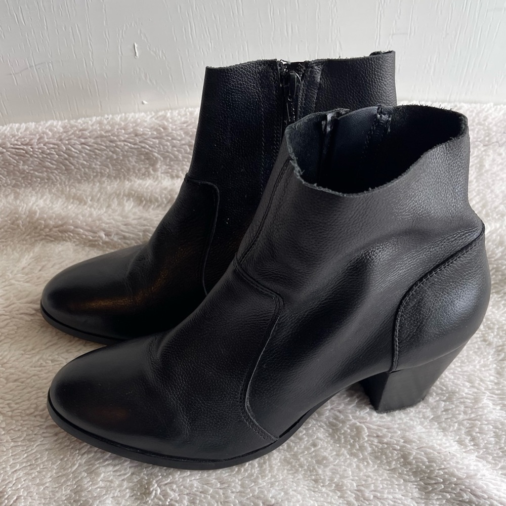 Diba soft leather upper black heeled ankle booties